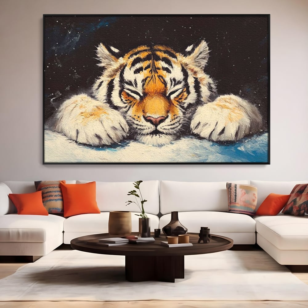 Tablou canvas cu tablou canvas cu pui de tigru dormind, in rama de aluminiu negru, pe perete intr-un living